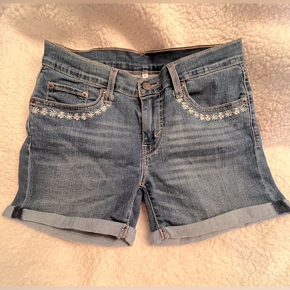 NWOT-Levi Stretch Denim shorts - Picture 1 of 9